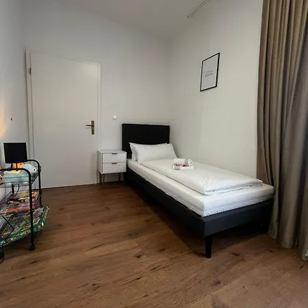 105 Quadratmeter Apartment, Parkplatz, Kinderfreundlich, 6 Personen, Wifi, Vollausgestattete Kueche, Crimmitschau Esterno foto