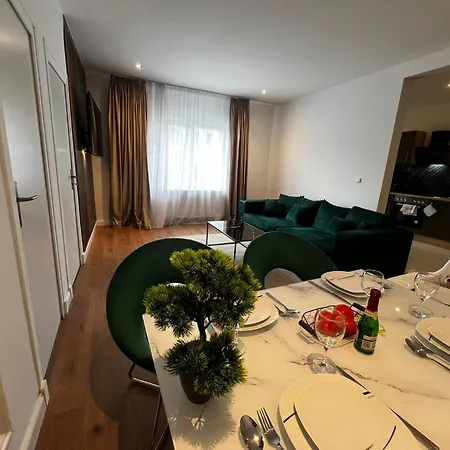 105 Quadratmeter Apartment, Parkplatz, Kinderfreundlich, 6 Personen, Wifi, Vollausgestattete Kueche, Crimmitschau Esterno foto